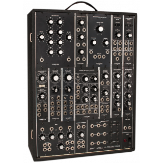 Moog Model 15 模組化合成器